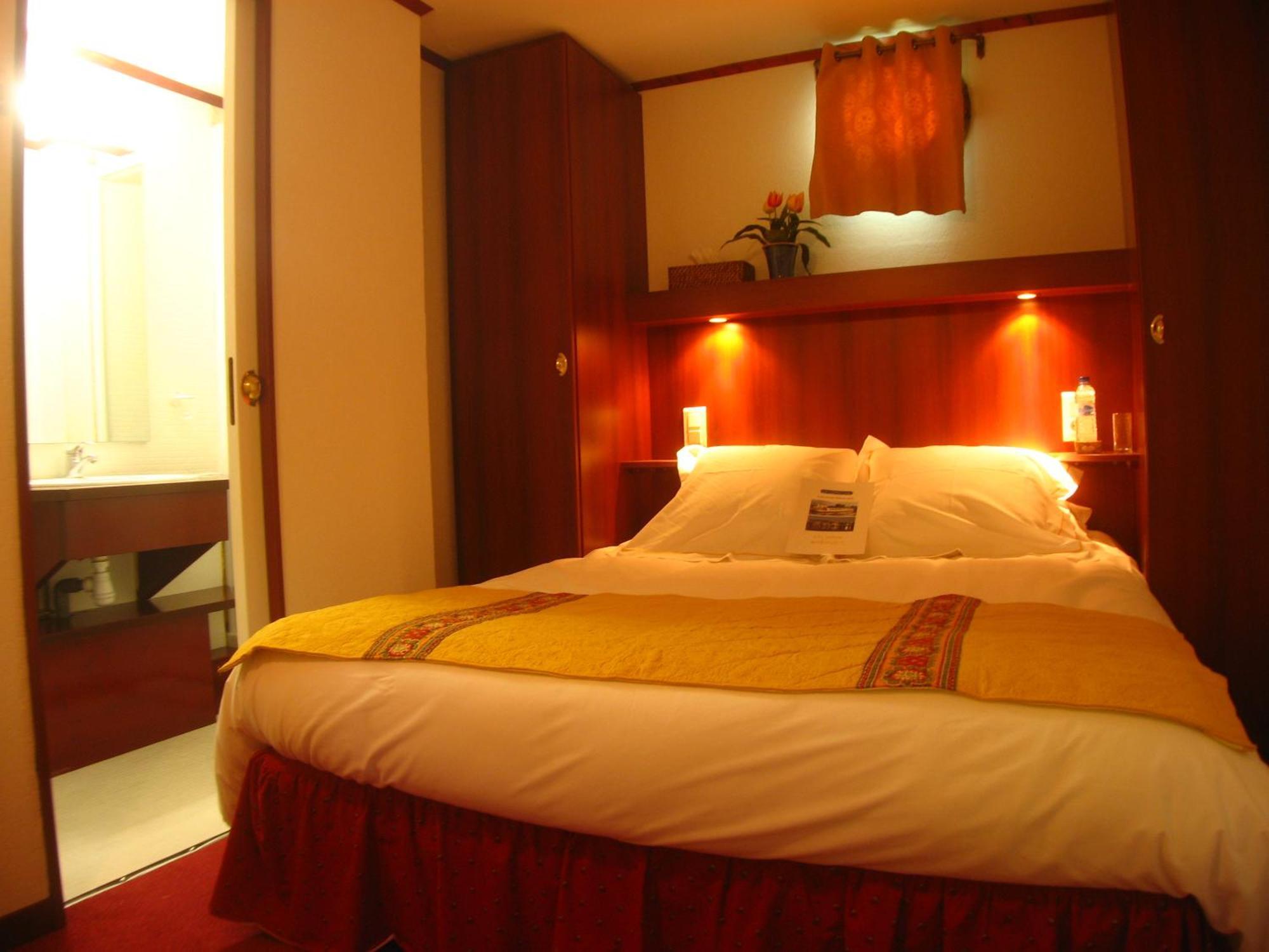 Bateau Le Phenicien Hotel Aigues-Mortes Buitenkant foto