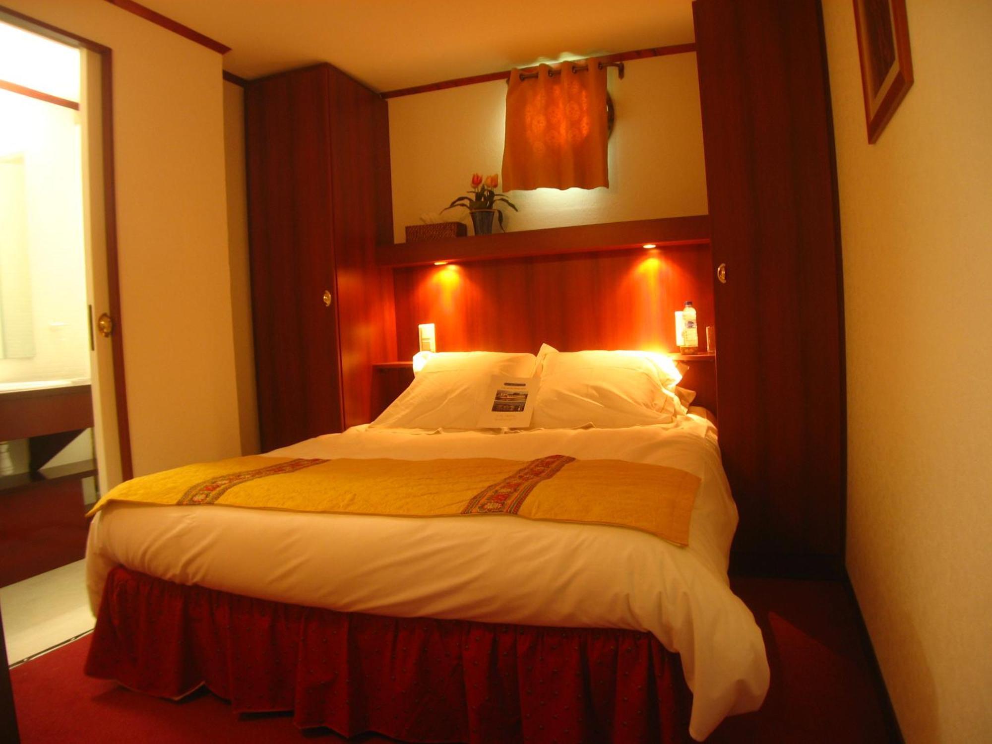 Bateau Le Phenicien Hotel Aigues-Mortes Buitenkant foto